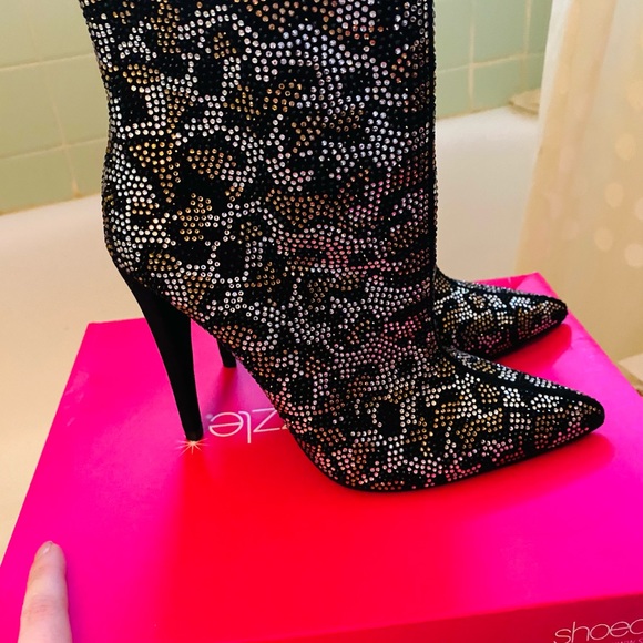 Awesome stiletto leopard booties - Picture 2 of 4